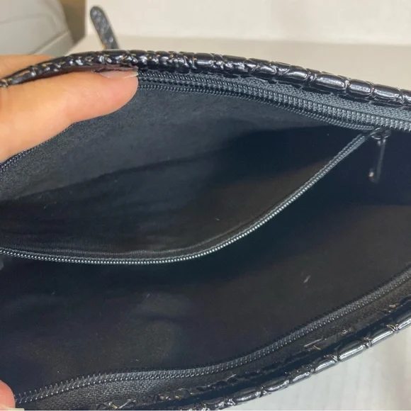 Medallion Genuine Leather Crossbody Purse - Picture 5 of 13